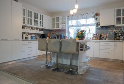 Casă cu 8 camere cu Teren 950 Mp în Roșu - 13