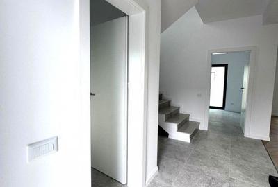 Casă cu 4 camere în Central