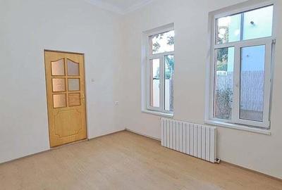 Bd Dimitrie Cantemir, 350 m metrou Tineretului, casa 2 camere + curte
