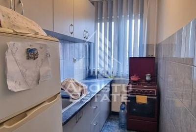 Apartament cu 3 camere, etaj intermediar, zona Dacia - 3