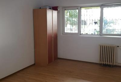 Apartament cu 3 camere semidecomandat în Lujerului