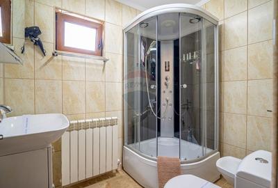 Casă cu 8 camere cu Teren 646 Mp în Valea Alba - 11