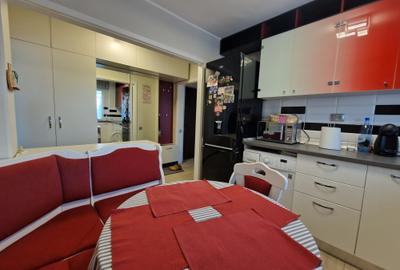 Apartament cu 3 camere semidecomandat, mobilat în Tătărași