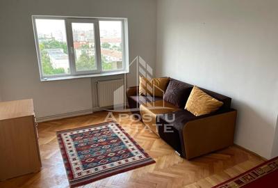 Apartament cu 3 camere semidecomandat, mobilat în Circumvalațiunii - 1