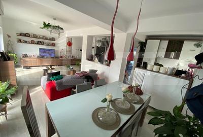 Penthouse superb, 2 camere, 86 mp, 2 terase, in Complexul Studentesc