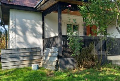 Casă cu 2 camere cu Teren 1000 Mp în Hodac - 1