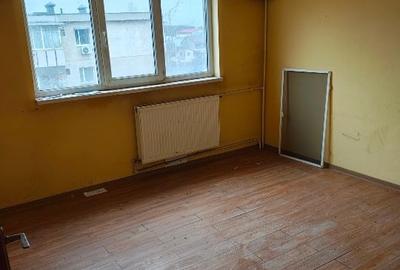 Apartament cu 3 camere decomandat în Gorjului - 3