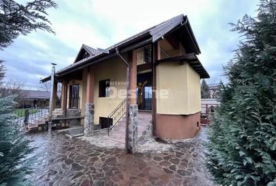 Casă cu 7 camere cu Teren 840 Mp în Central - 1