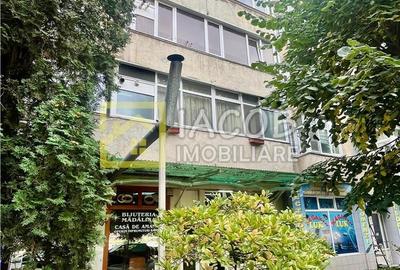 Apartament cu 3 camere decomandat în Coman - 1