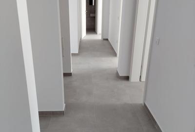 Apartament cu 3 camere decomandat în Tractorul - 7