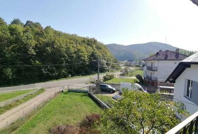 Casă cu 4 camere în Orașu Nou - 1