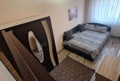 Apartament cu 2 camere decomandat în Tractorul