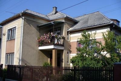 Casã cu etaj centru zonă liniştită - 4