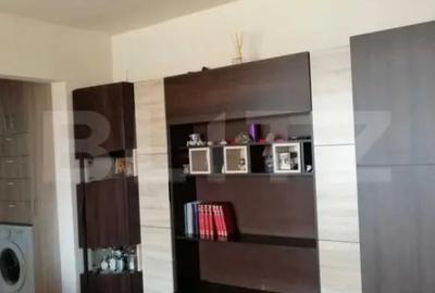 Apartament cu 2 camere semidecomandat în Cetate
