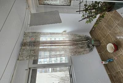 Ap 4 cam modificat in 3, Bl Basarabia, Stadionul Grand Arena, etaj 7 8 bloc 1982 - 4