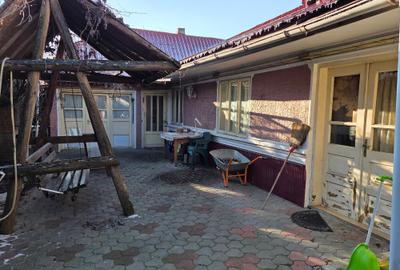 Casă cu 5 camere cu Canalizare în Adjud - 2