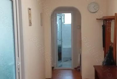 Vand apartament 3 camere decomandate, 3 balcoane, micro 38, bloc Z , etaj 4 din 5 - 10