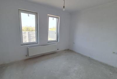 Duplex cu 4 camere cu Canalizare în Parța - 6