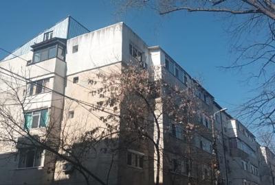 Proprietar vand apartament spatios, decomandat, standard, etaj intermediar, 44900 euro