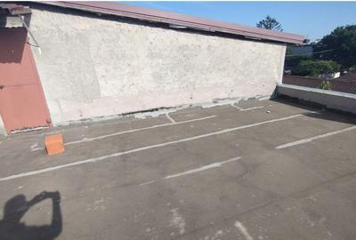 Casă individuală cu 8 camere cu Canalizare în Km 5 - 19