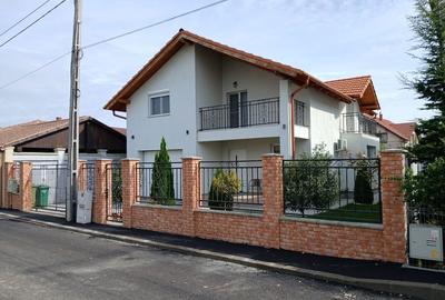 Casă cu 4 camere în Central - 1