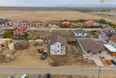 Casă cu 5 camere cu Teren 500 Mp în Horia