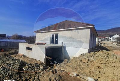 Casă cu 4 camere cu Teren 500 Mp în Central - 2