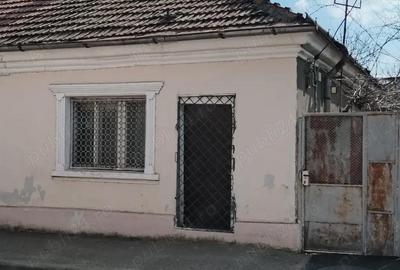 Casă cu 2 camere cu Canalizare în Central - 2