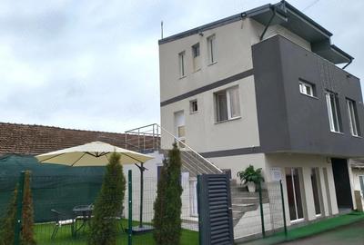 Apartament cu 3 camere decomandat, mobilat în Zăvoi - 3