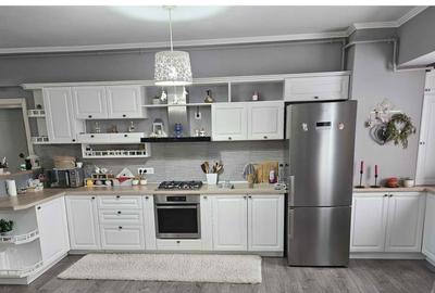 Apartament cu 3 camere în 9 Mai - 2