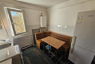 Apartament cu 2 camere semidecomandat, mobilat în Micro I - 16