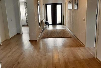 Casă cu 5 camere cu Teren 612 Mp în Moșnița Nouă