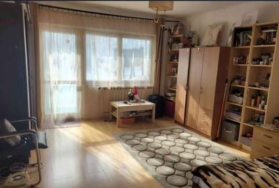 Garsonieră decomandată, mobilată în Decebal