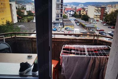 Camera de inchiriat marasti pentru o tanara fata. - 7