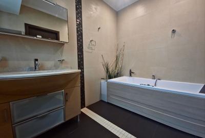 Apartament 3 camere 2 bai lux parcare subterana termen lung zona KM 5 - 22