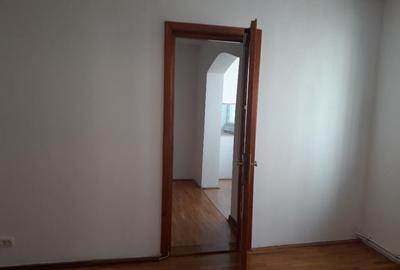 Apartament cu 2 camere Nedecomandate - etaj 2 - Zona George Enescu - 3