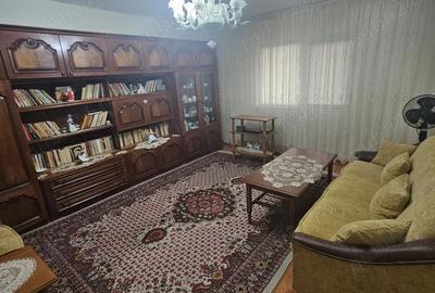 Apartament 3 camere decomandat etaj 2 langa Spitalul Judetean