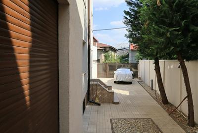 Casă individuală cu 9 camere cu Canalizare în Banu Manta - 3