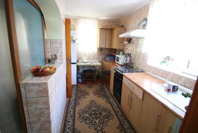 Casa 2 camere + 520 mp teren (gradina) str. Drumul Viilor - 13