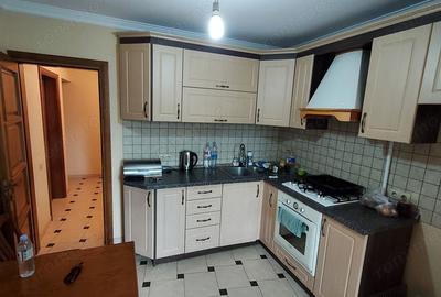 Apartament cu 3 camere decomandat în Muncii