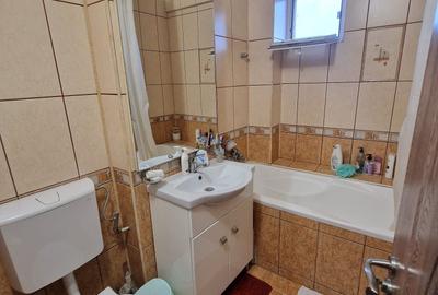 Apartament cu 3 camere decomandat, in zona Podu Ros - 9