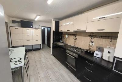 Apartament cu 3 camere decomandat în Rovine - 9