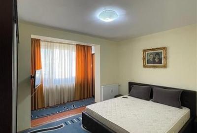 Apartament cu 3 camere semidecomandat în Mihai Bravu
