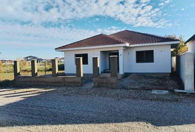 Casă individuală cu 4 camere cu Teren 500 Mp în Aeroport - 1