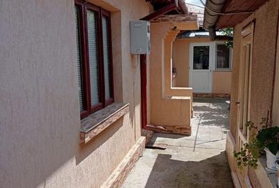 Casă cu 4 camere în Radu Negru - 1