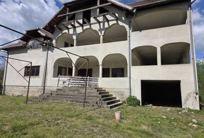 Casă cu 4 camere în Cârnești - 3