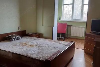 Apartament cu 3 camere decomandat în Rahova