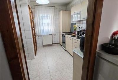 Apartament cu 3 camere decomandat, mobilat în Complex Studențesc - 2