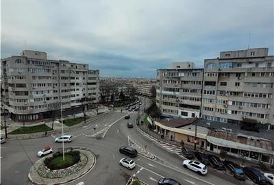 Apartament cu 2 camere decomandat, mobilat în Casa de Cultură