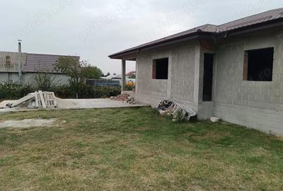 Casă cu Teren 1700 Mp în Buturugeni - 1